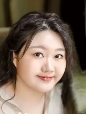 Julie Song
